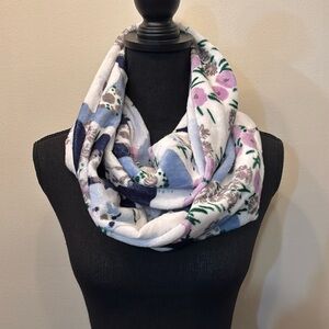 Women’s Infinity Fleece Scarf with Blue‎ and Purple Flowers